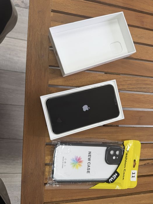 Vand Iphone 11 Alb 64GB Neverlocked Impecabil !