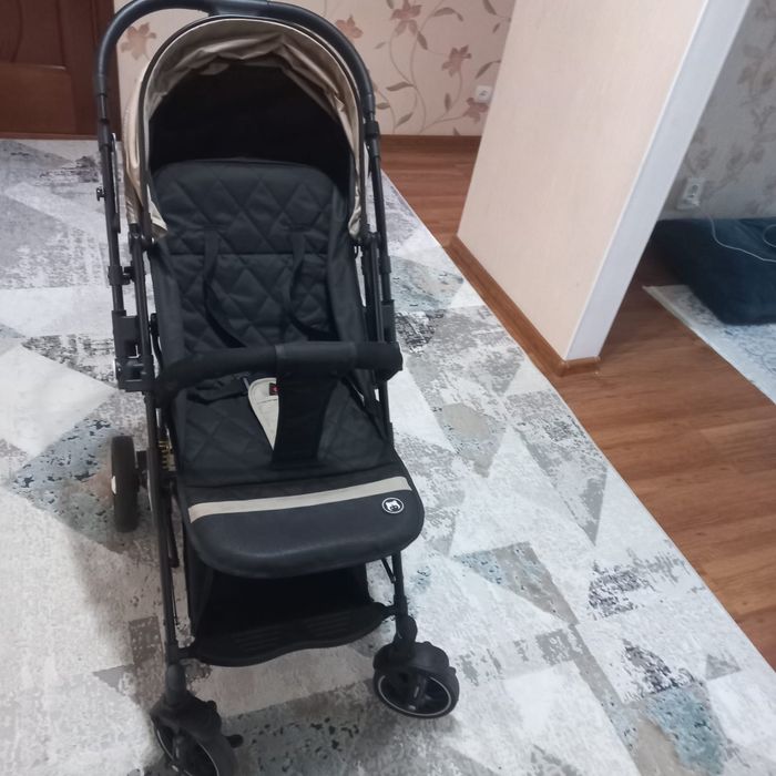 Продам прогулочную коляску