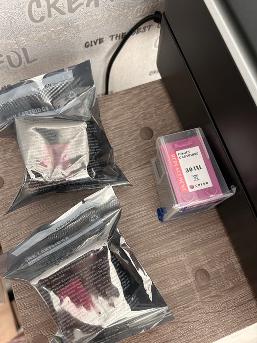 Принтер HP ENVY 5532 в добро състояние с два черни и един цяетен тонер(неотворени)