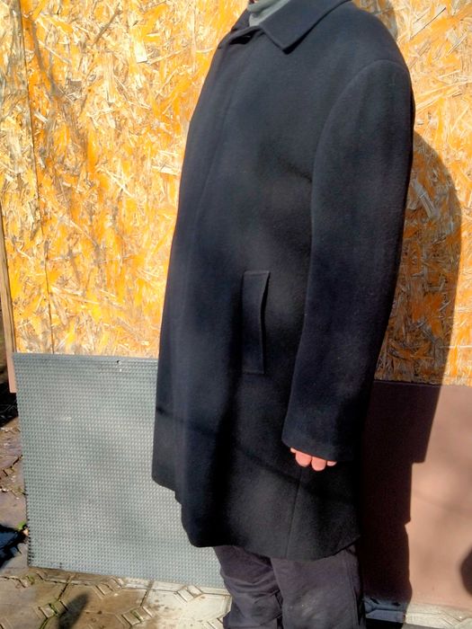 Продается мужское кашемировое пальто.
