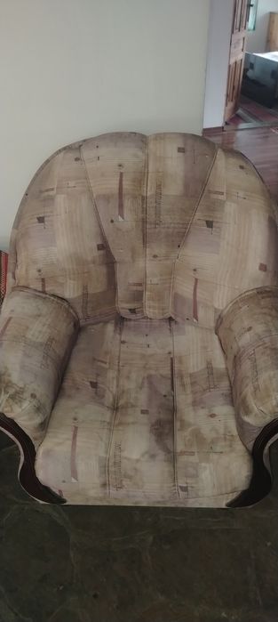 Разтегателен (спален) диван с два фотьойла.