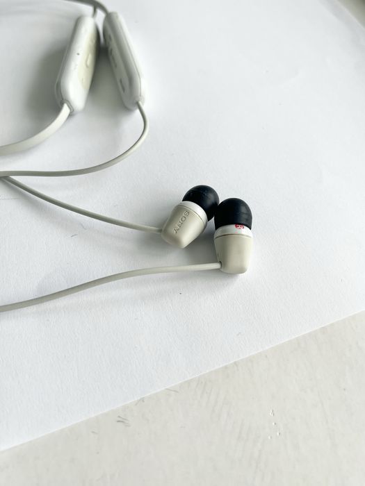 Căști Wireless Sony WI-C200 - Alb/Bej - Autonomie 15h