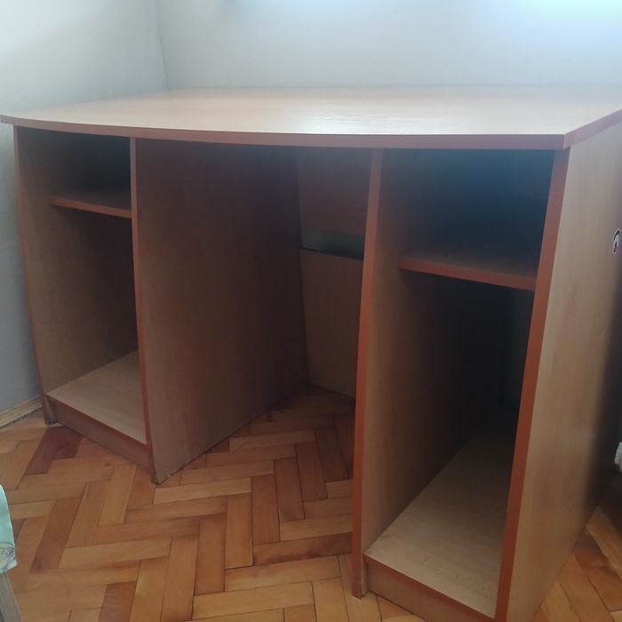 Офис или ученическо бюро