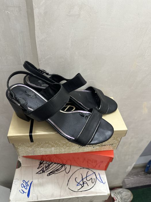 Обувь по 2000 тенге