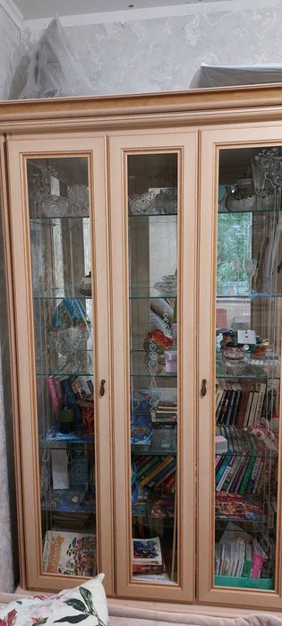 Продам сервант/витрина для посуды
