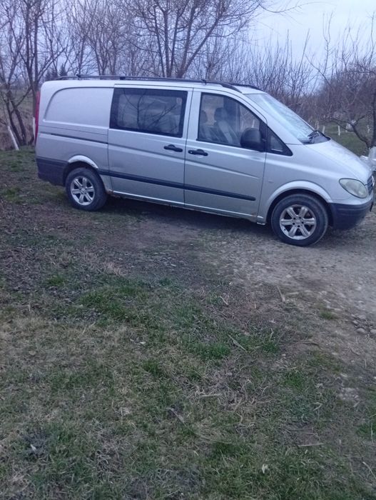 Vând Mercedes vito