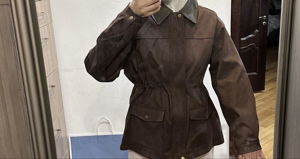 Продам новую весеннюю парку/бомбер