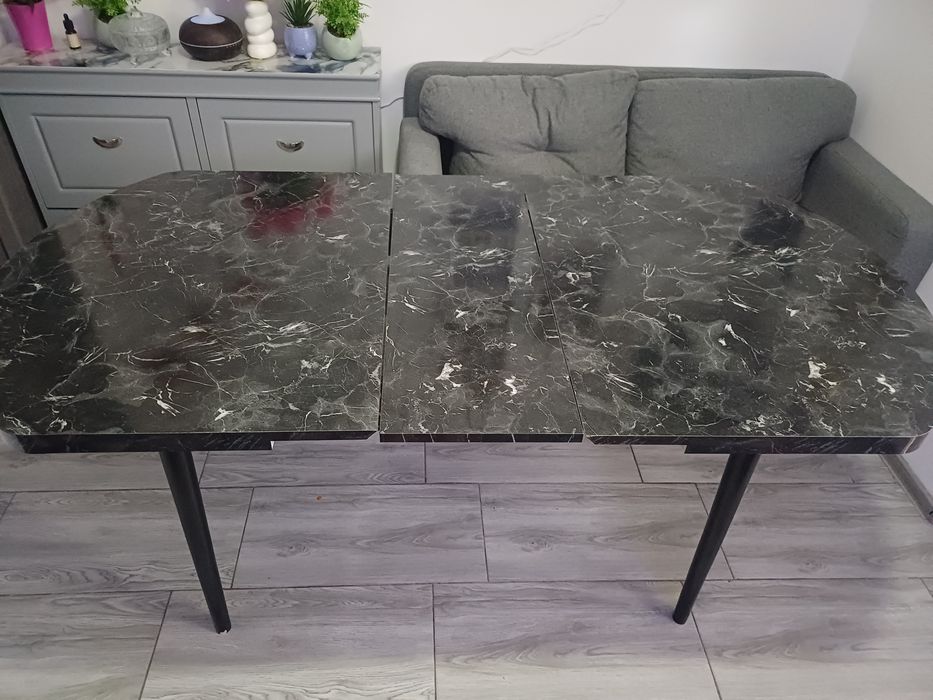 Vând masă    extensibilă