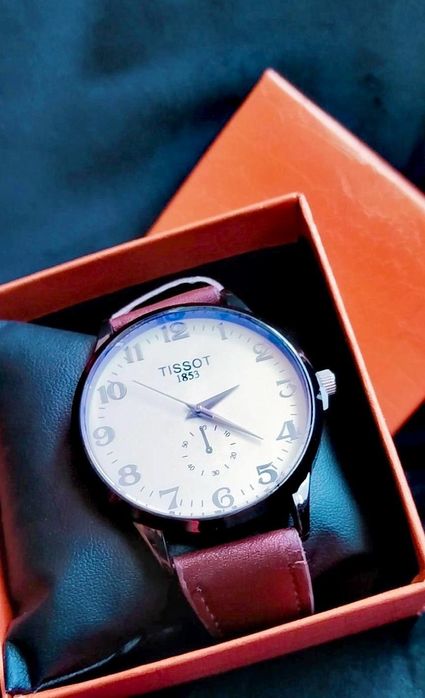 Продаются кварцевые часы, новые!