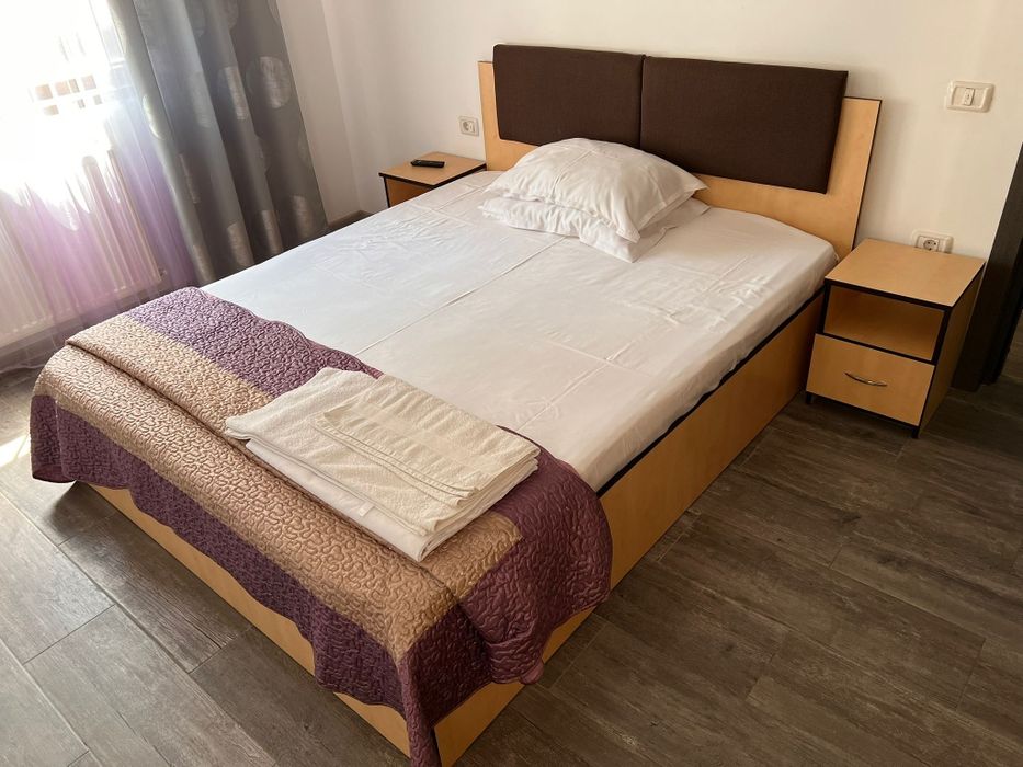 Dulap,pat ,și 2 noptiere