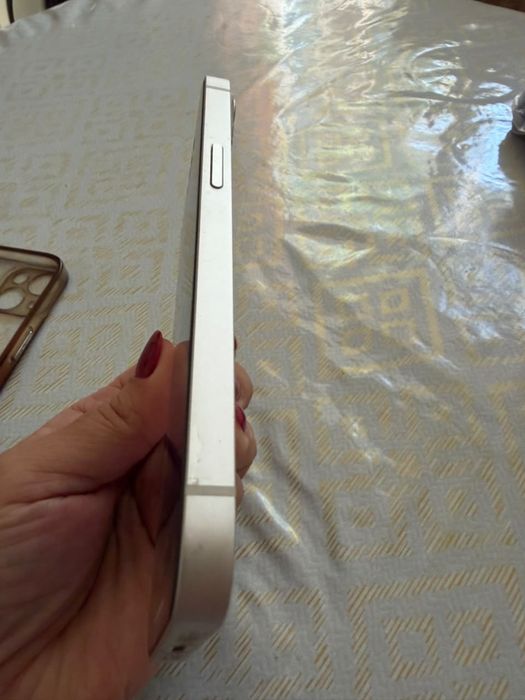 Продам телефон iPhone 13