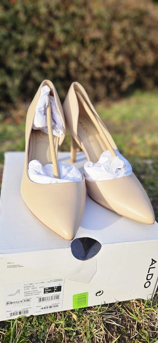 Елегантни обувки на ток