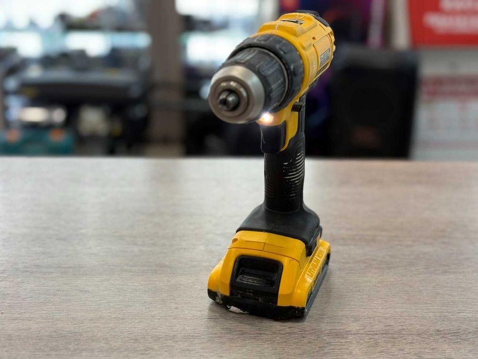 Винтоверт DeWalt DCD771