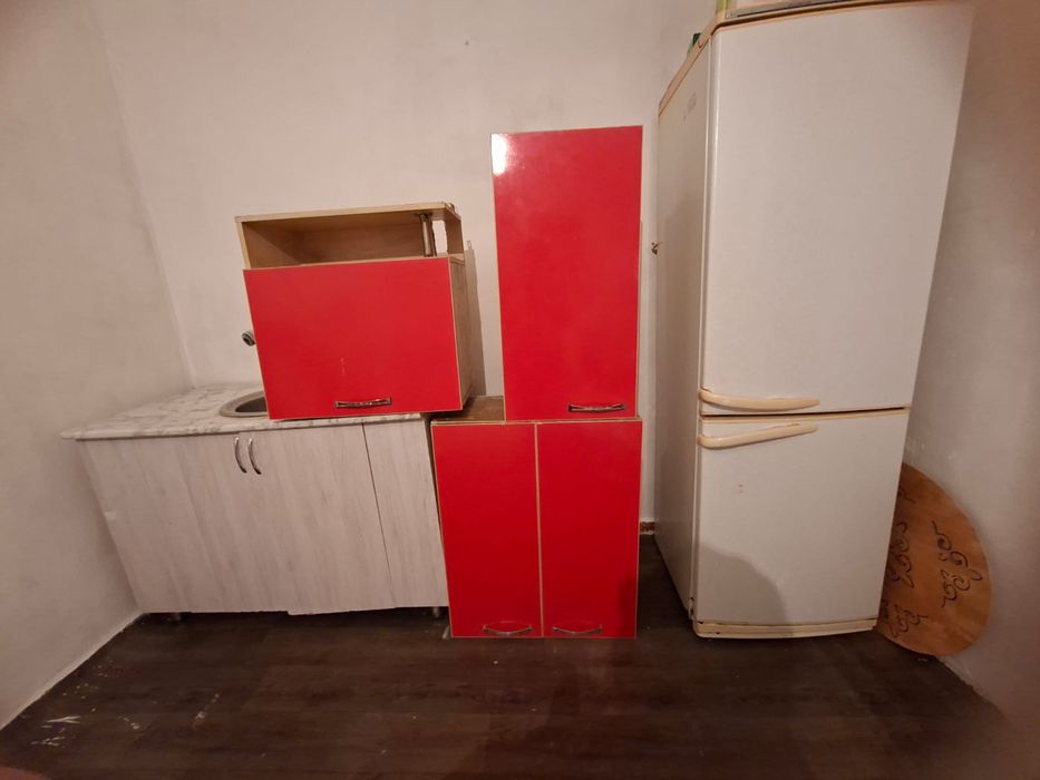 Кух гарнитур мен холодильник