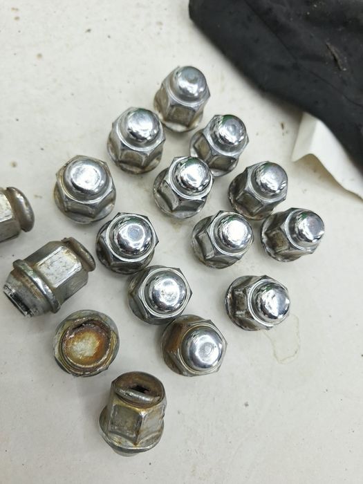 Гайки за джанти Дейхатцу/Киа 16 бр