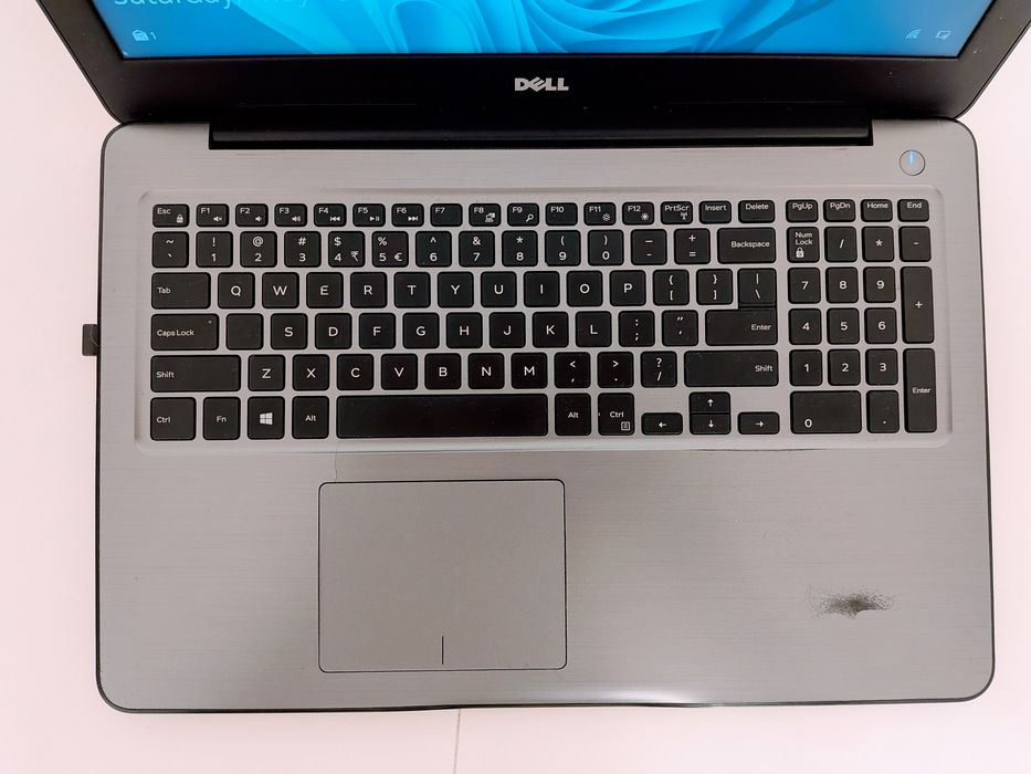 Vând Laptop Dell Inspiron 5567 – i7 / 8GB RAM / SSD 256GB / Windows 10