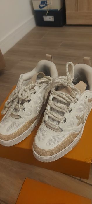 Louis vuitton skate  44 beige full box