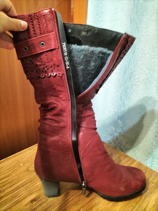 женские бордовые сапоги