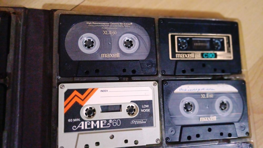 Casete audio, plus album  16 buc.