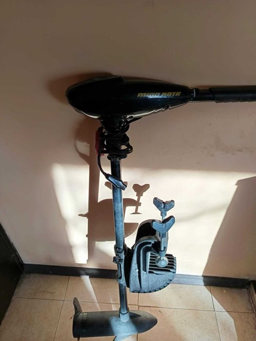 Продавам два бюджетни шаранджийски комплекта и ел. двигател