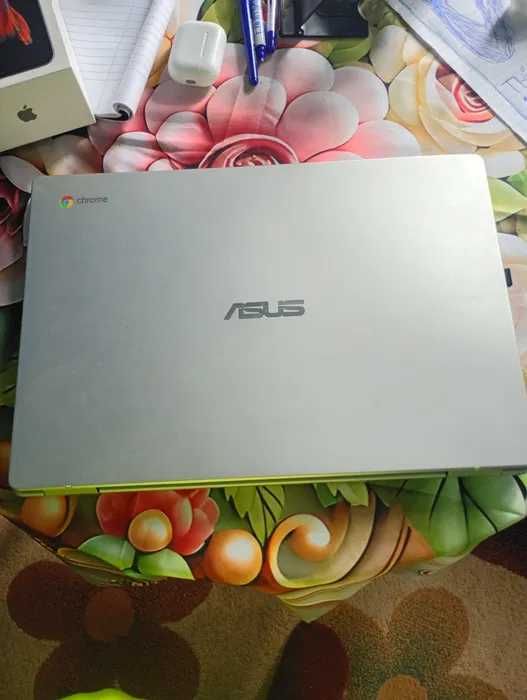 Vand laptop Asus Chromebook