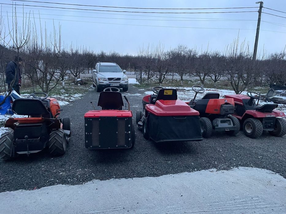 De vânzare tractorase tuns iarba