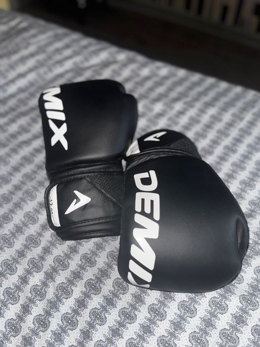 Продам перчатки демих