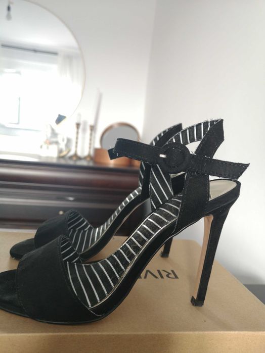 Sandale negre piele intoarsa River Island
