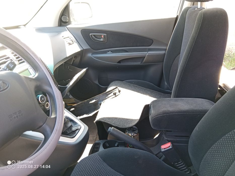 Продавам hyundai tucson 2.0 crdi на части