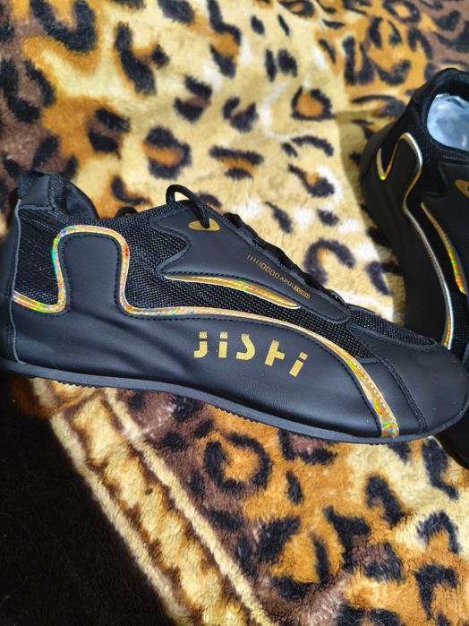 Продажа кроссовок