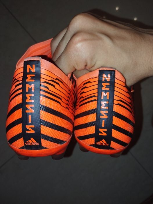 Vând ghete de fotbal adidas