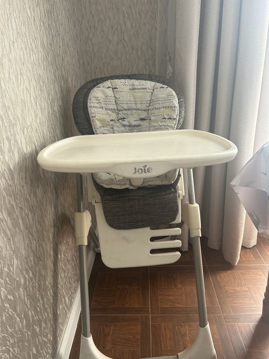 Отдам стул для кормления Joie