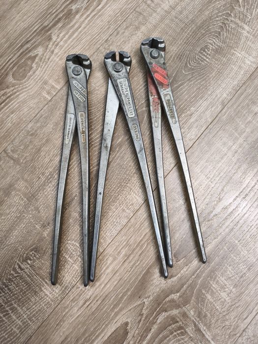 Clești și ciocan  de dulgherie