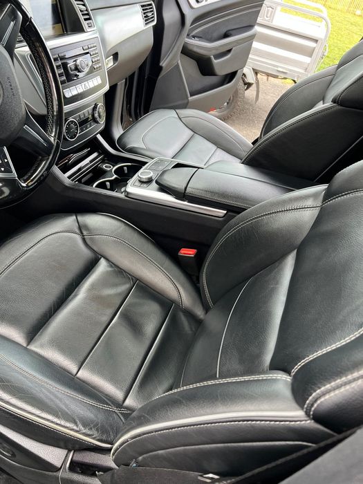 Vand/schimb Mercedes ml 250 anul 2013