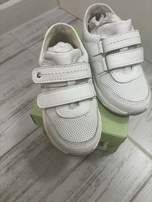 Продам детскую обувь