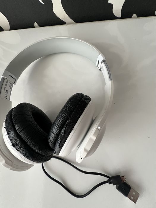 JBL Everest 300BT wireless Bluetooth 4.1