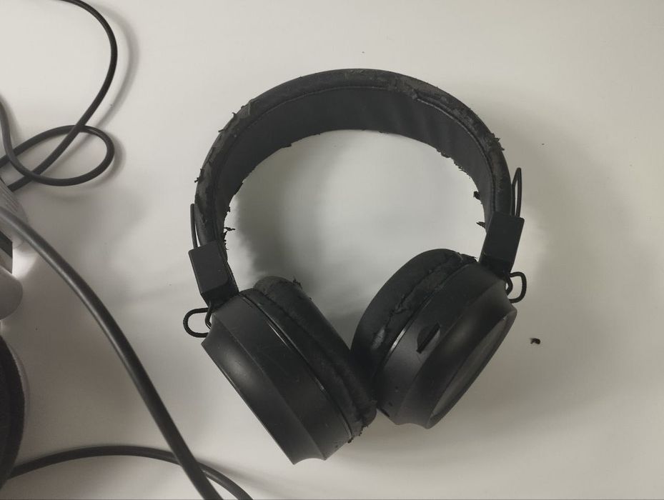 Продам Dj наушники Behringer и беспроводные наушники. Б/У.
