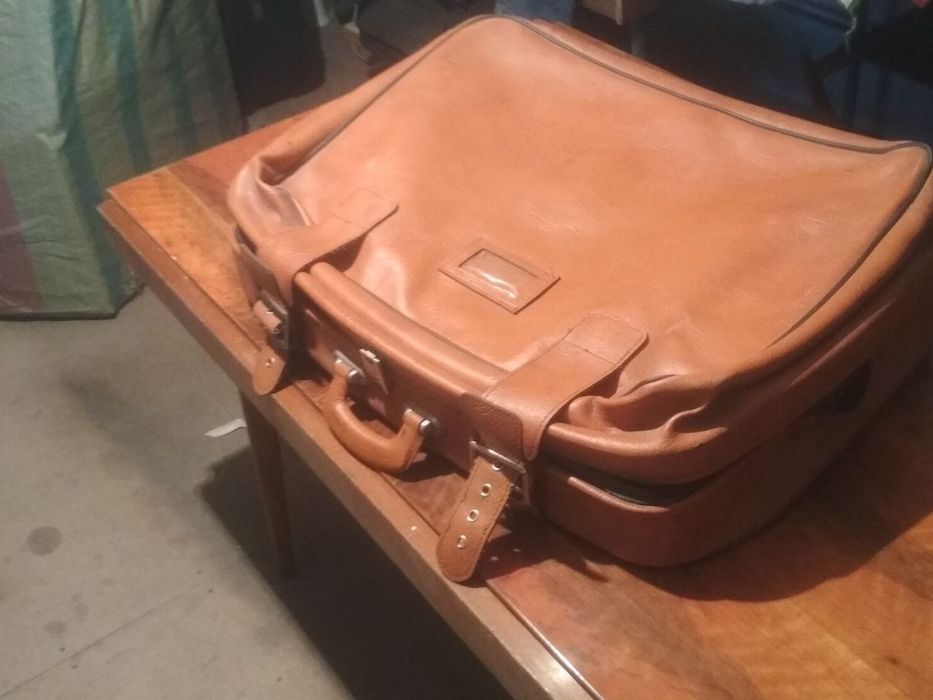 Чемодан сотилади холати яхши