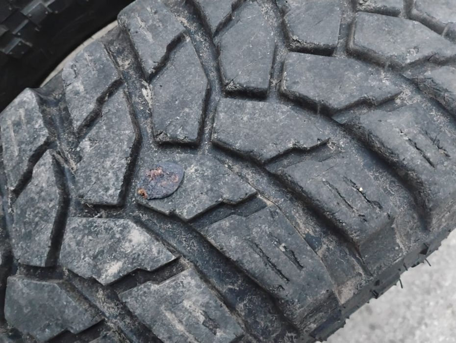 Vând Cauciucuri pt. Suzuki 205x70 R15 C