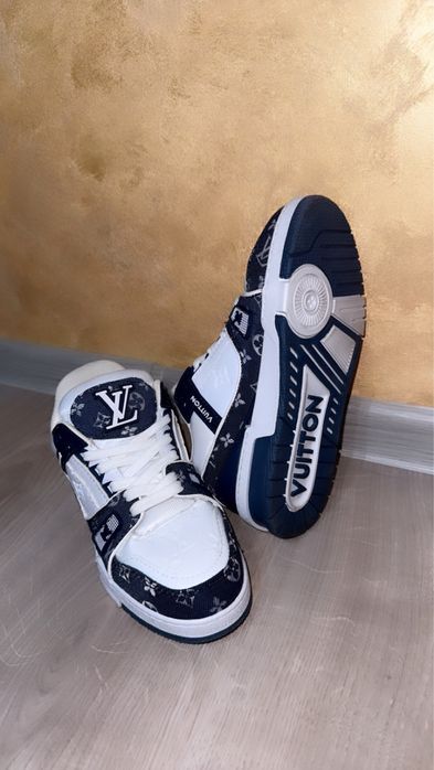 Adidasi Louis Vuitton