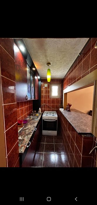 Vând apartament cu 2 camere decomandat.