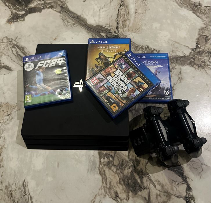 Продам PlayStation 4 Pro в идеальном состояний.
