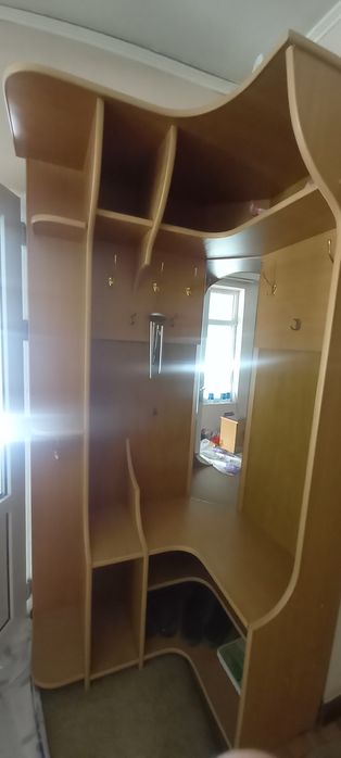 Шкаф в прихожую продаётся