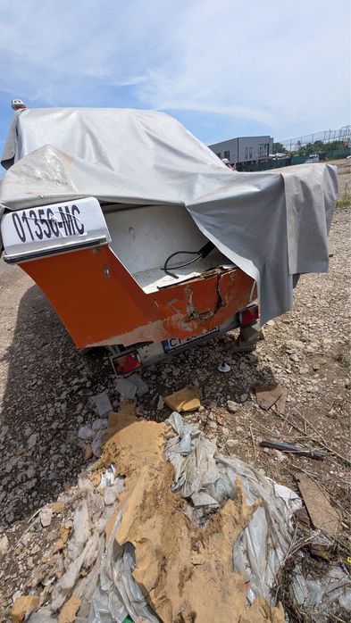 Barca semicabinata si peridoc.