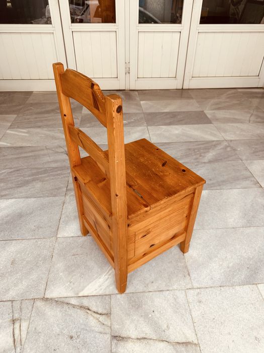 Дървен стол-сандък от Швеция – масивен бор (39/39/42/82 см)