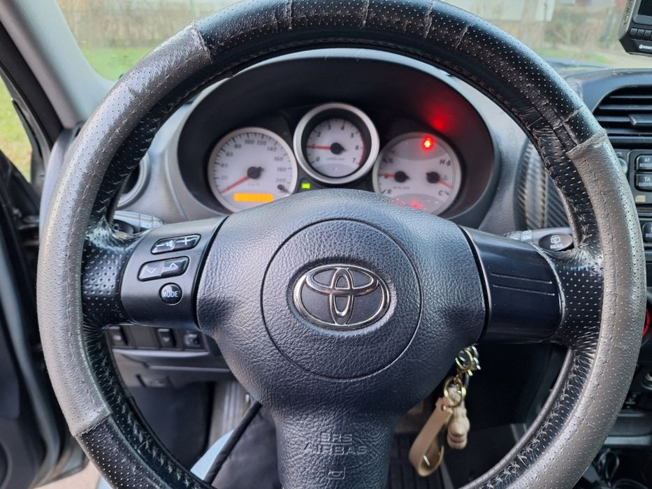 Vând Toyota RAV4