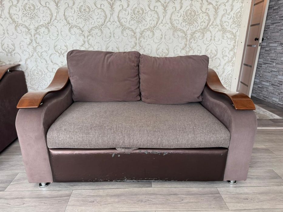 Продам уголок два дивана 2+3