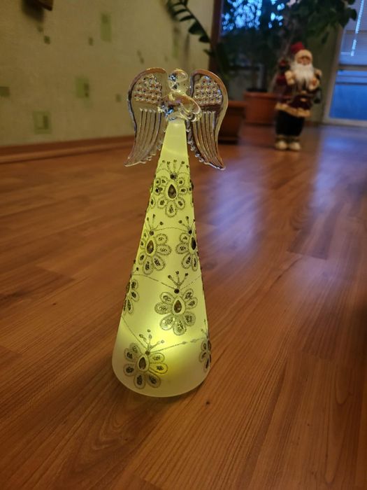 Коледни играчки продавам
