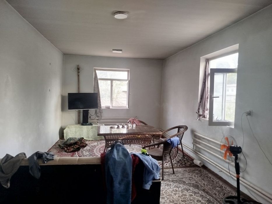 Нотурар бино сотилади