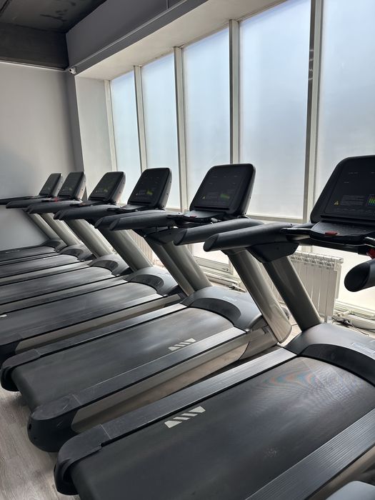 Профессиональное фитнес-оборудование для зала — в отличном состоянии